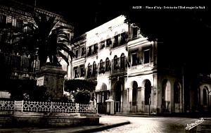 ALGER - PLACE D'ISLY - ENTREE DE L'ETAT-MAJOR LA NUIT